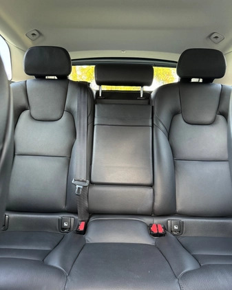 Volvo XC 60 cena 119000 przebieg: 241670, rok produkcji 2018 z Warszawa małe 191